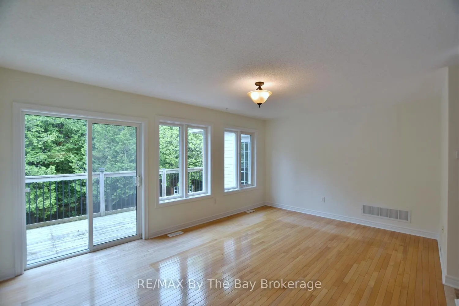 Photo 25 of 7 Meadowood Drive, Wasaga Beach — HOMEH