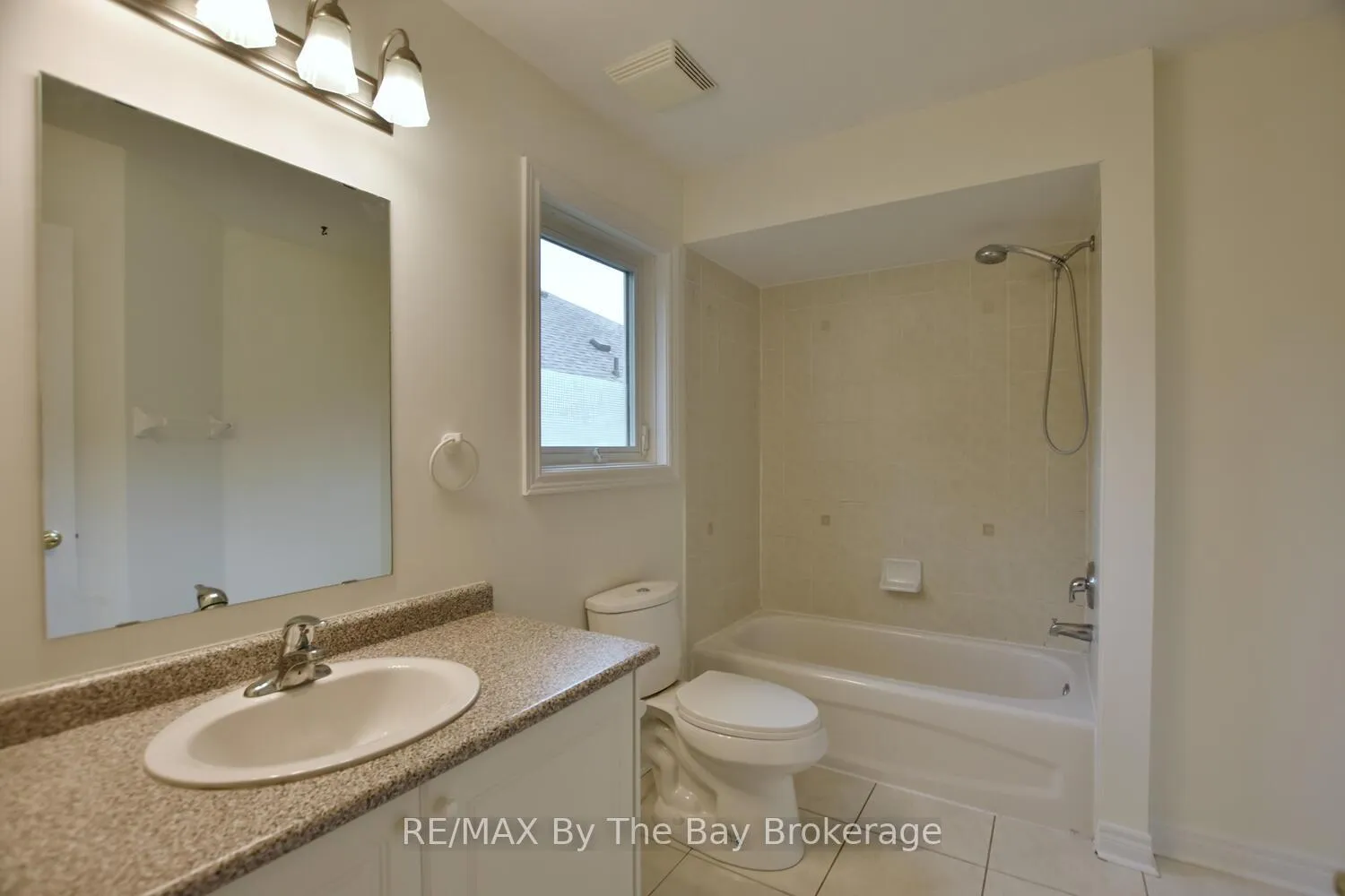 Photo 35 of 7 Meadowood Drive, Wasaga Beach — HOMEH