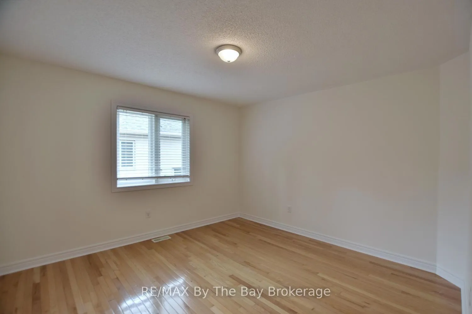 Photo 36 of 7 Meadowood Drive, Wasaga Beach — HOMEH