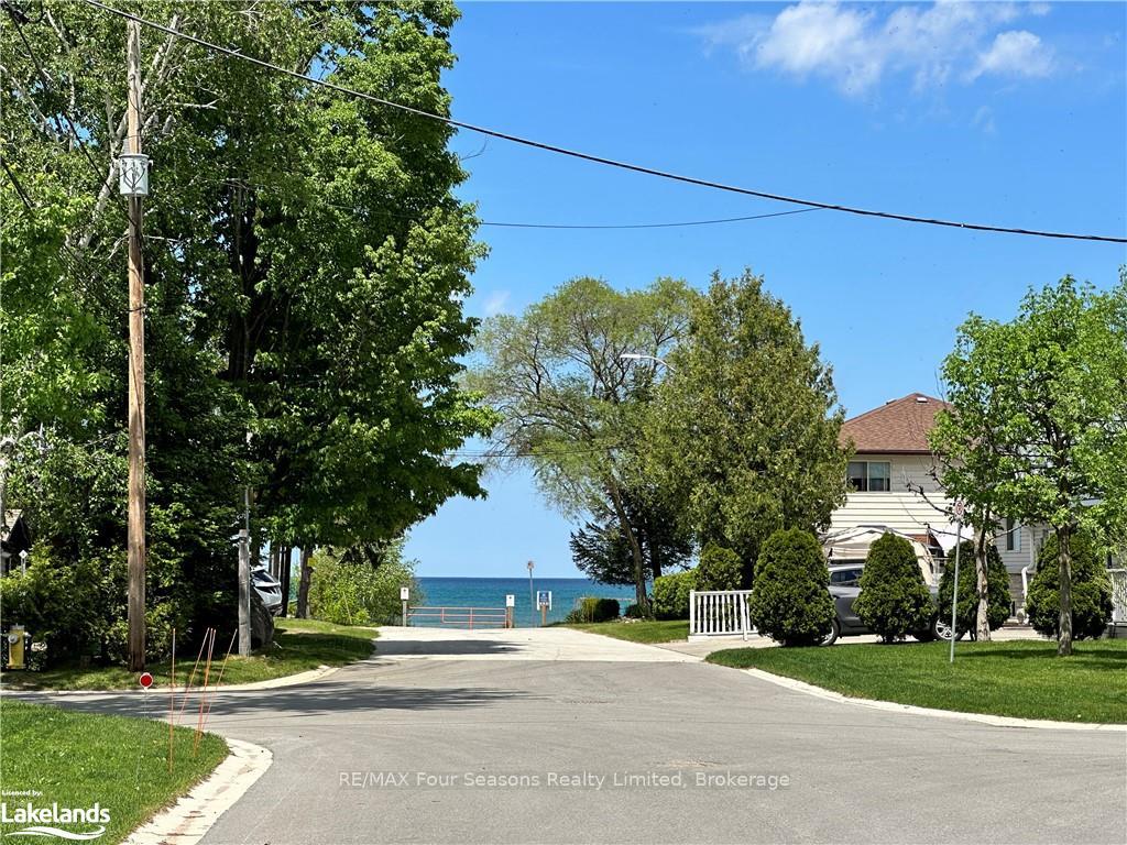 Photo 5 of 30 64th Street N, Wasaga Beach — HOMEH
