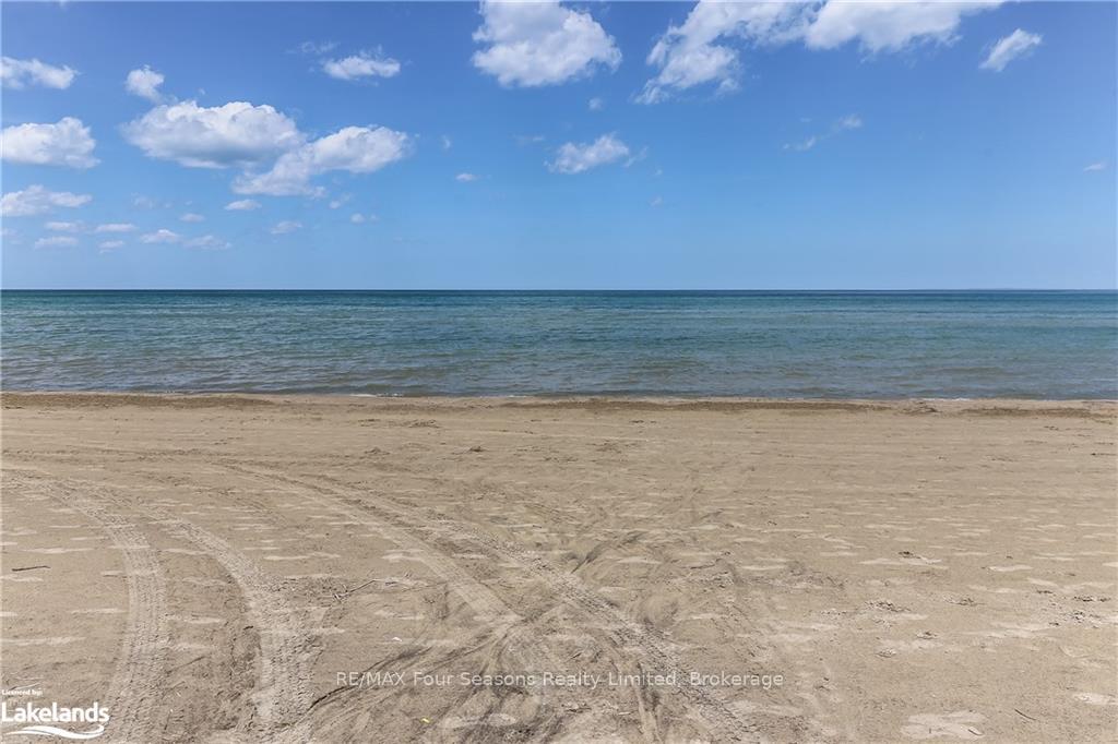 Photo 6 of 30 64th Street N, Wasaga Beach — HOMEH
