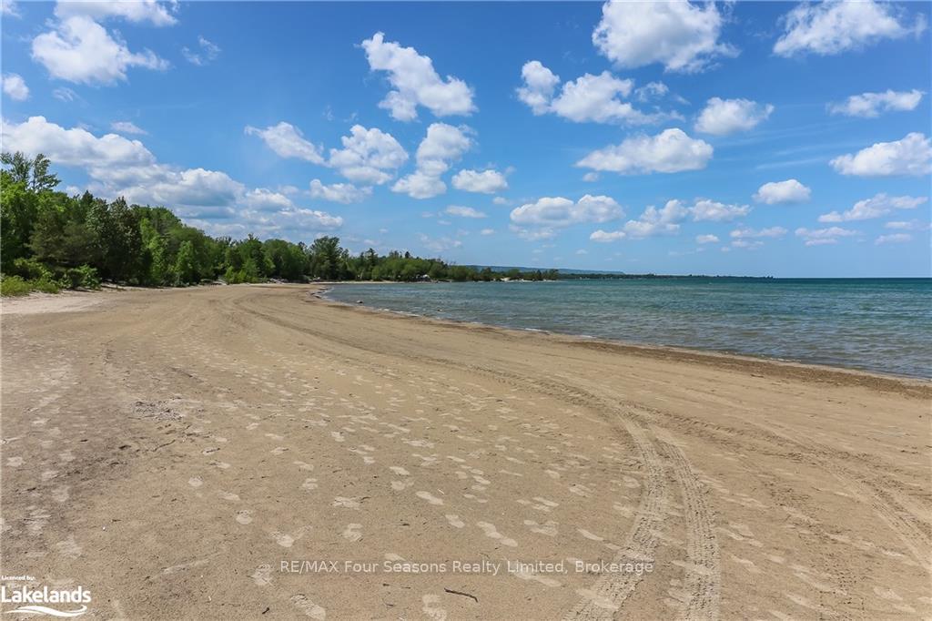 Photo 8 of 30 64th Street N, Wasaga Beach — HOMEH