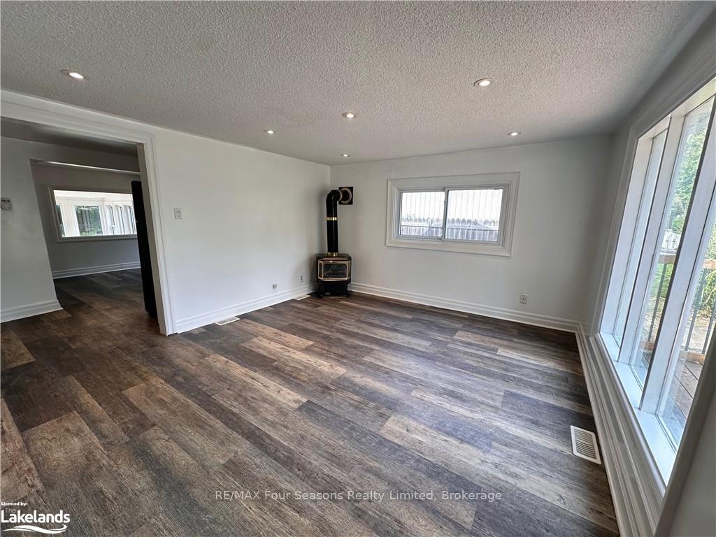 Photo 14 of 30 64th Street N, Wasaga Beach — HOMEH