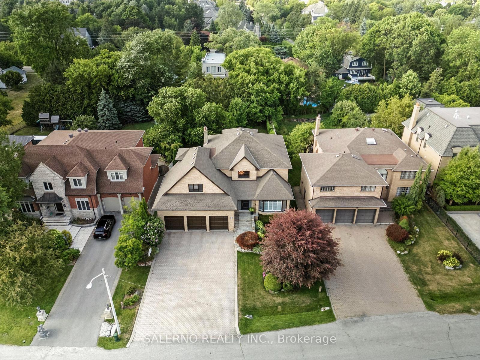 Photo 2 of 32 Donna Mae Crescent, Vaughan, Crestwood-Springfarm-Yorkhill — HOMEH