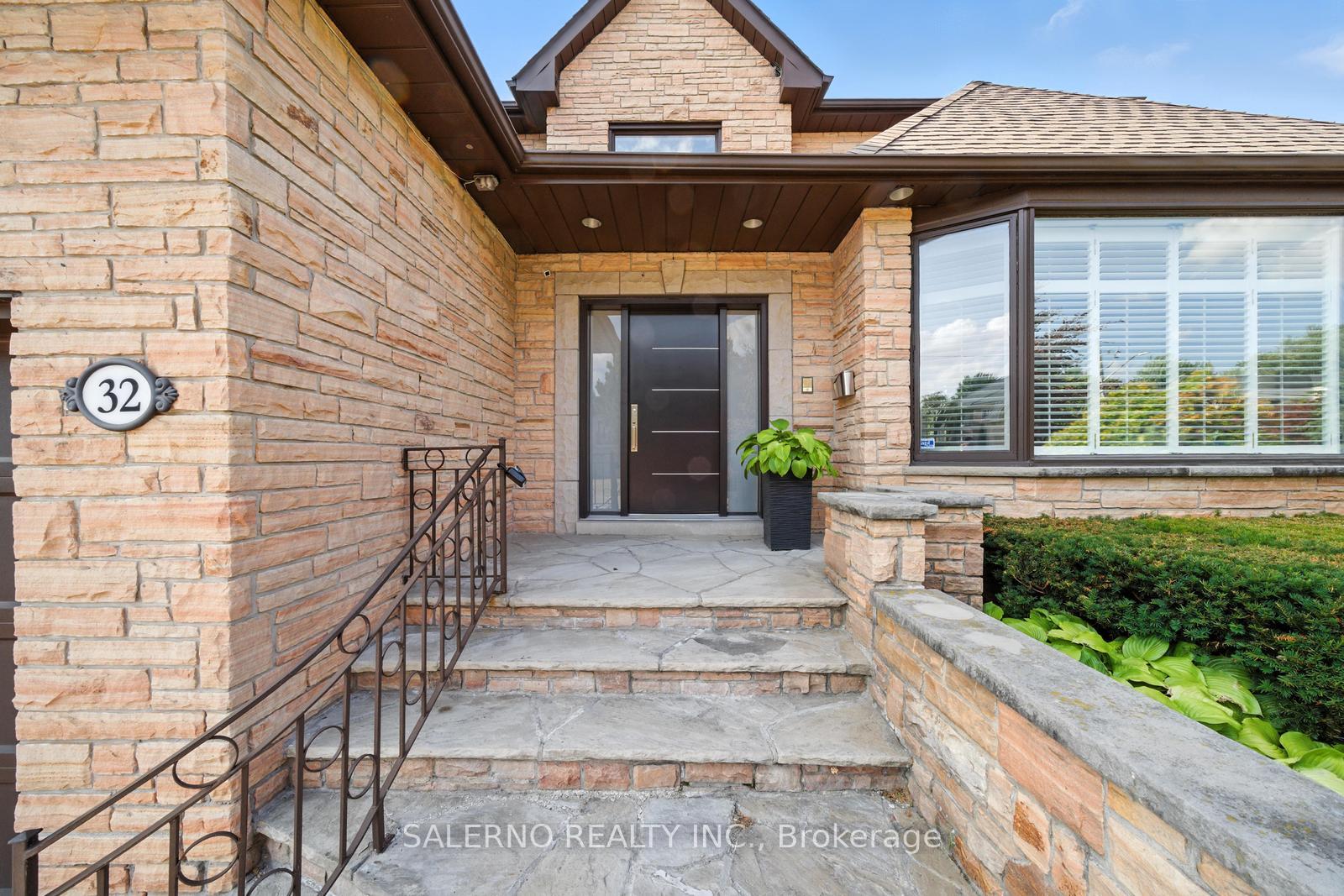 Photo 4 of 32 Donna Mae Crescent, Vaughan, Crestwood-Springfarm-Yorkhill — HOMEH