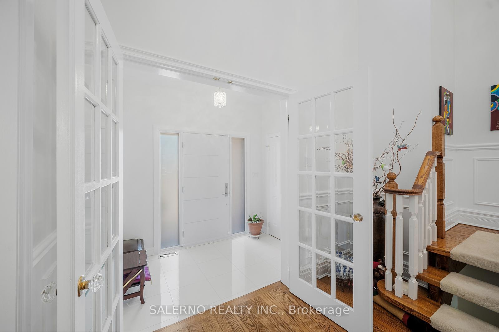 Photo 5 of 32 Donna Mae Crescent, Vaughan, Crestwood-Springfarm-Yorkhill — HOMEH