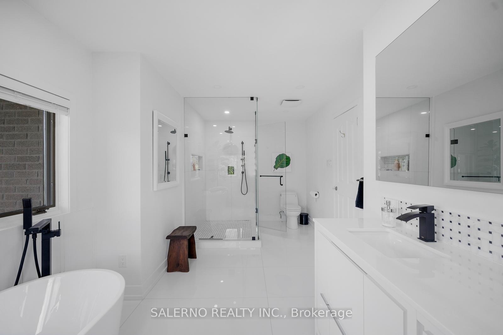 Photo 26 of 32 Donna Mae Crescent, Vaughan, Crestwood-Springfarm-Yorkhill — HOMEH