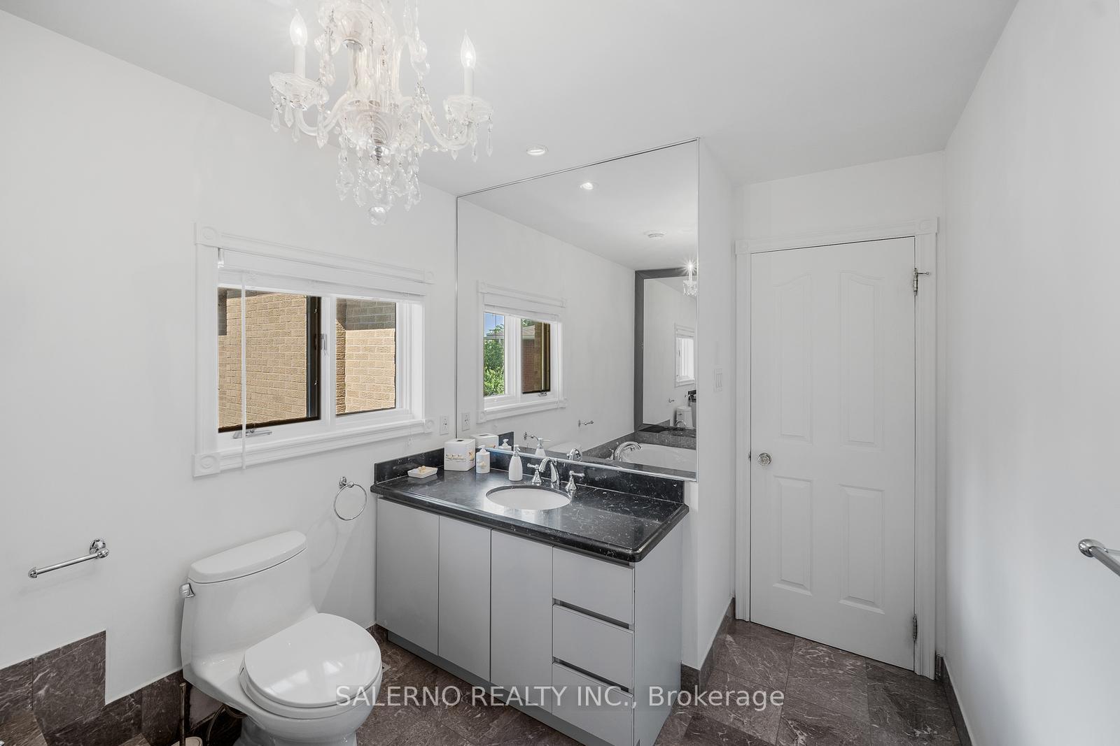 Photo 31 of 32 Donna Mae Crescent, Vaughan, Crestwood-Springfarm-Yorkhill — HOMEH