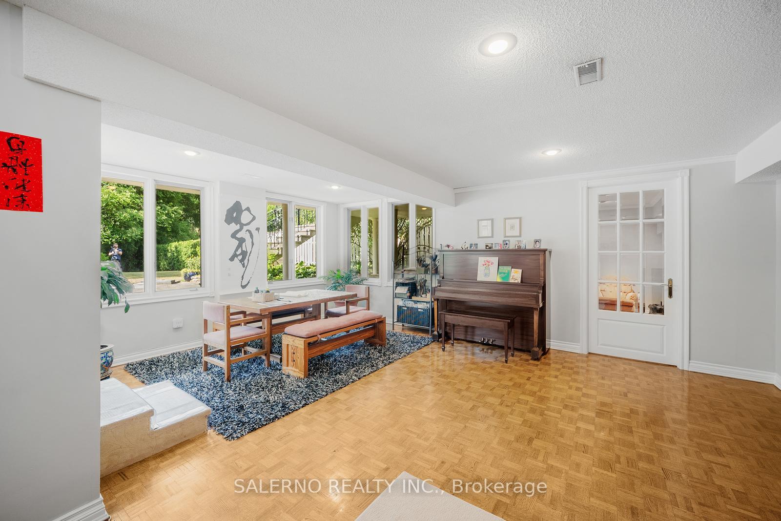 Photo 33 of 32 Donna Mae Crescent, Vaughan, Crestwood-Springfarm-Yorkhill — HOMEH