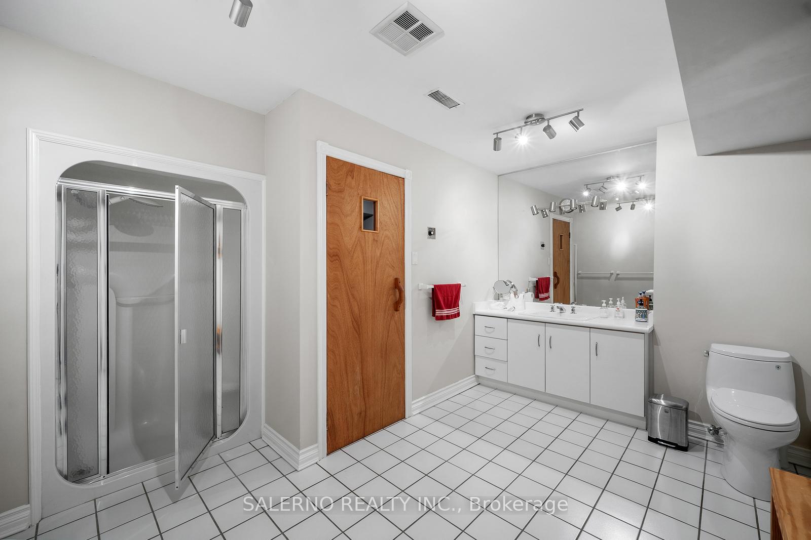 Photo 38 of 32 Donna Mae Crescent, Vaughan, Crestwood-Springfarm-Yorkhill — HOMEH