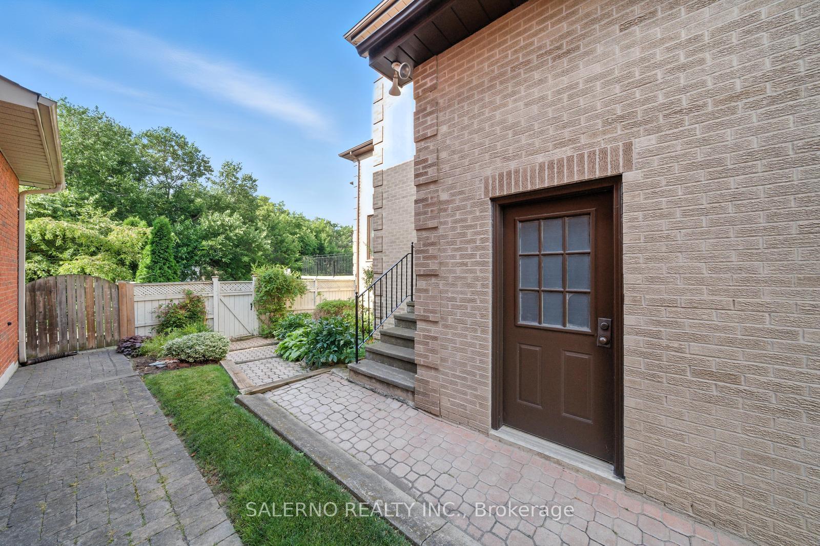 Photo 40 of 32 Donna Mae Crescent, Vaughan, Crestwood-Springfarm-Yorkhill — HOMEH