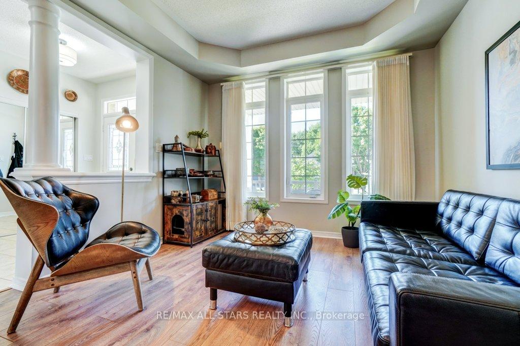 Photo 5 of 54 Cosmos Avenue, Uxbridge — HOMEH