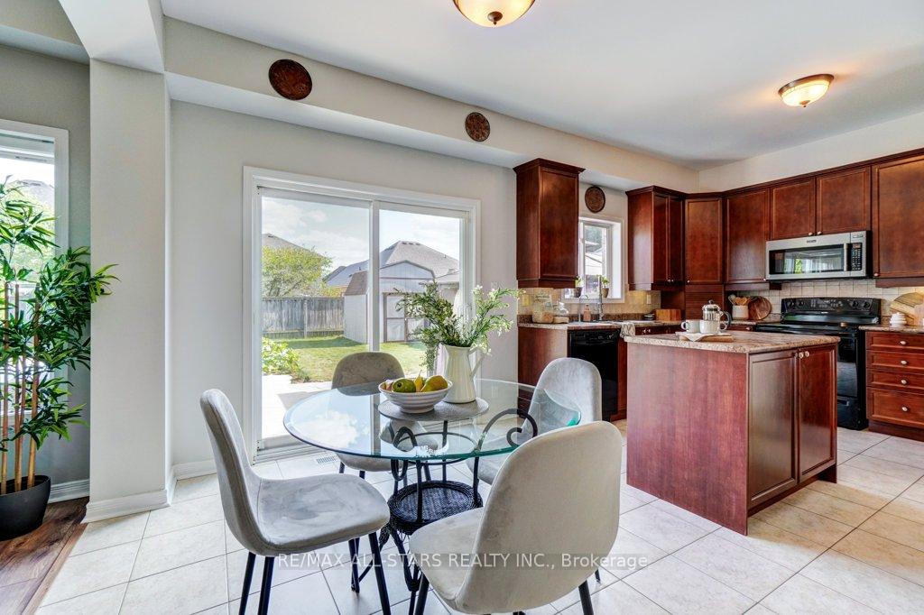 Photo 9 of 54 Cosmos Avenue, Uxbridge — HOMEH