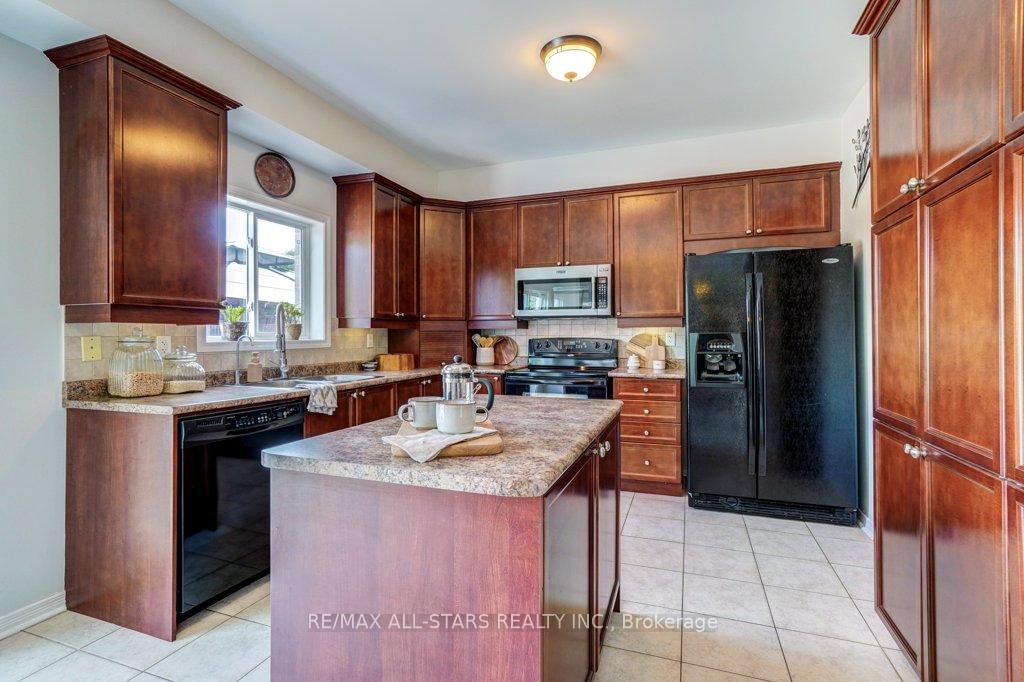 Photo 11 of 54 Cosmos Avenue, Uxbridge — HOMEH