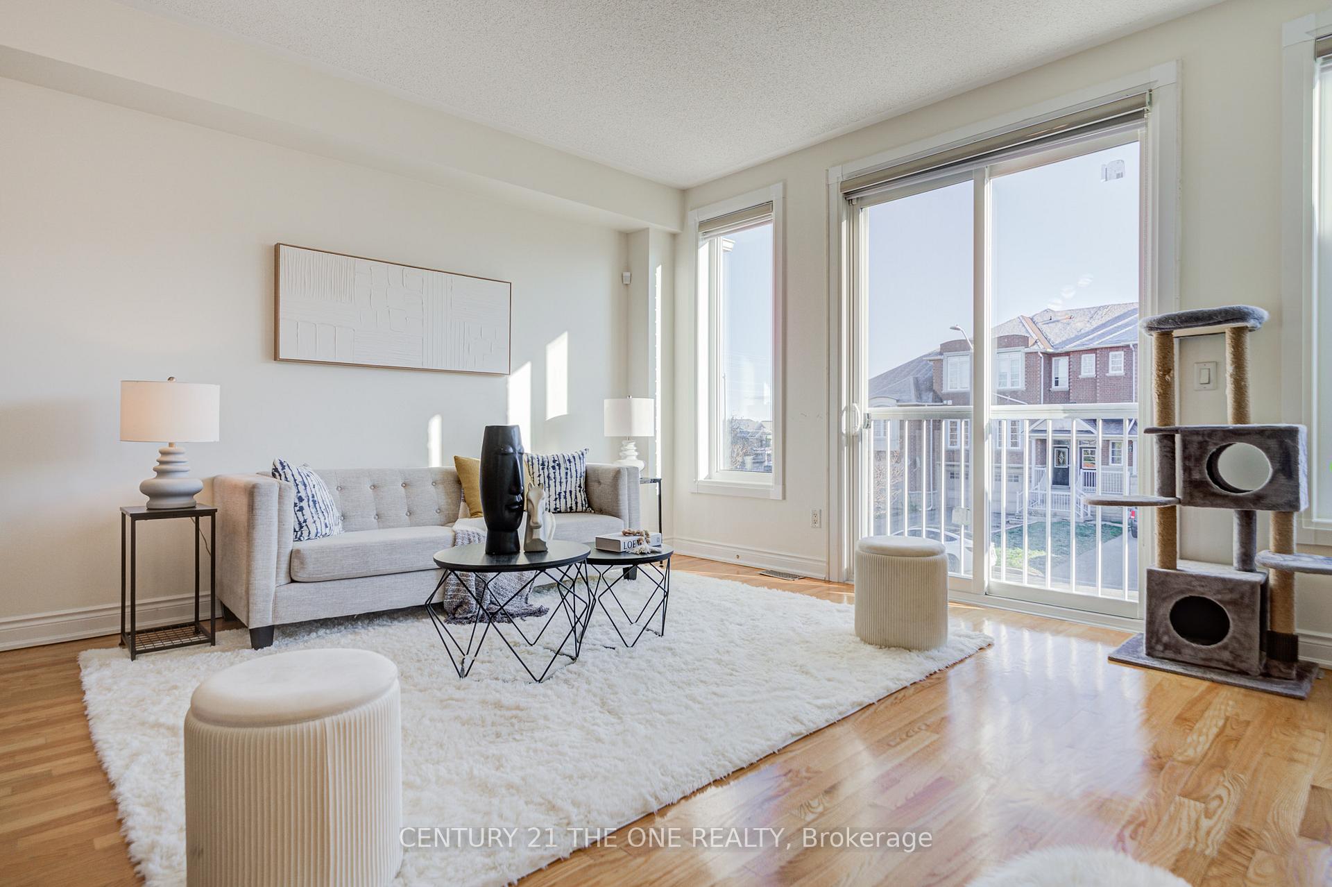 Photo 2 of 46 Mistywood Crescent, Vaughan, Patterson — HOMEH