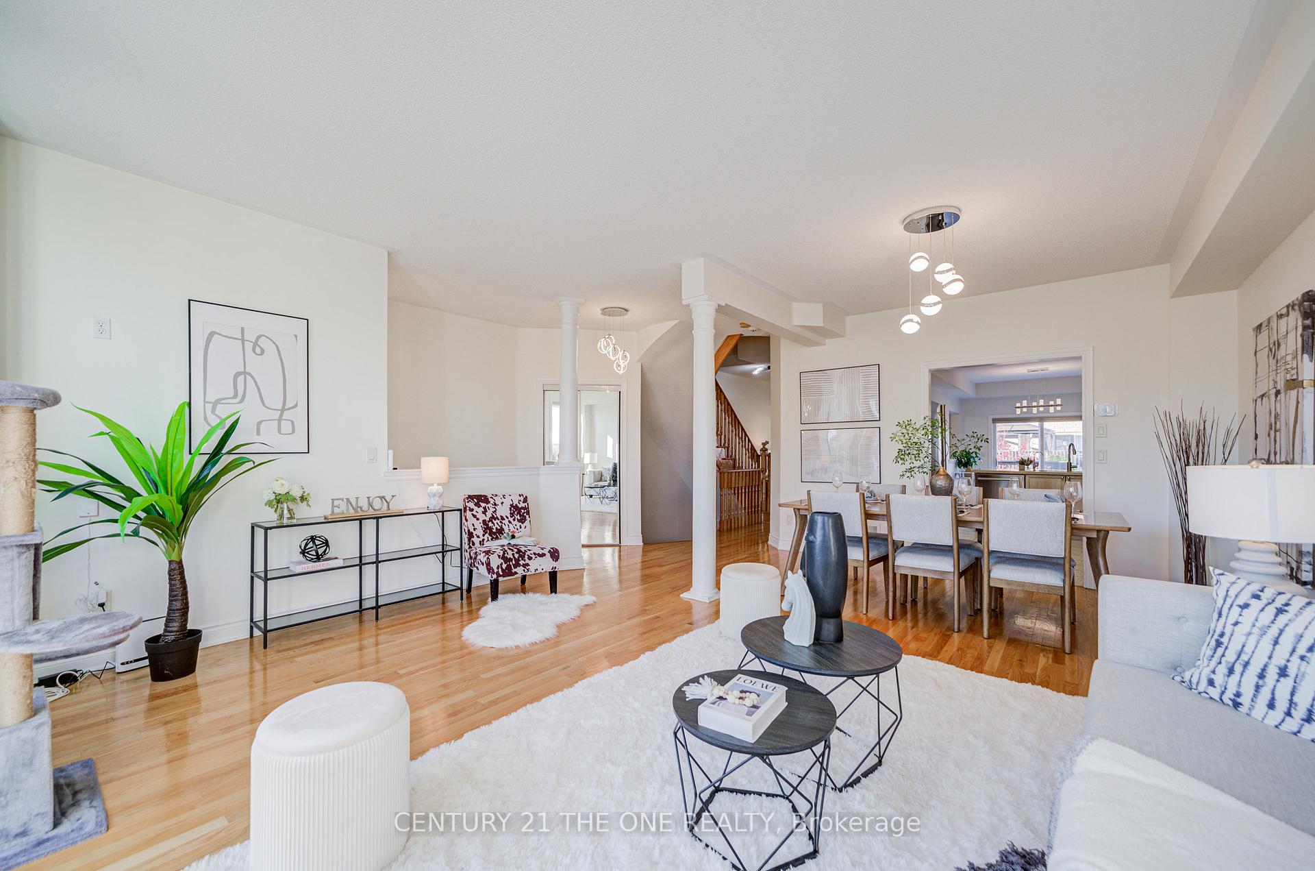Photo 3 of 46 Mistywood Crescent, Vaughan, Patterson — HOMEH