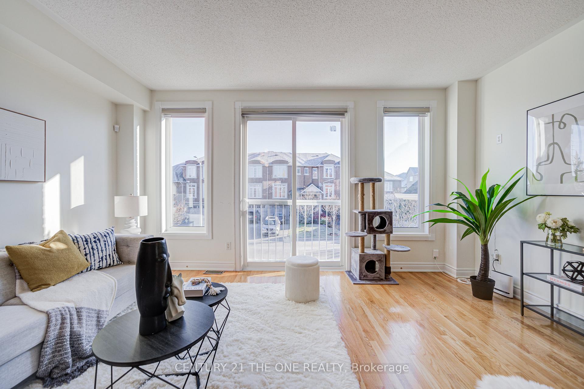 Photo 5 of 46 Mistywood Crescent, Vaughan, Patterson — HOMEH