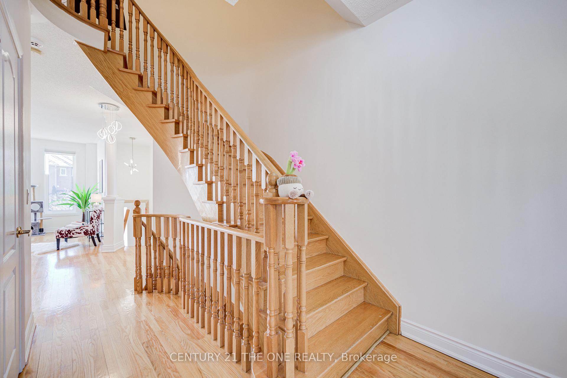 Photo 11 of 46 Mistywood Crescent, Vaughan, Patterson — HOMEH