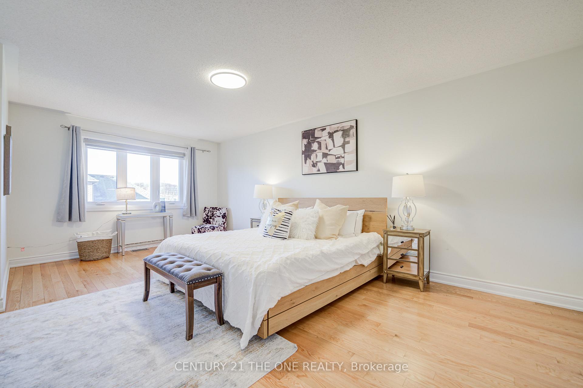 Photo 12 of 46 Mistywood Crescent, Vaughan, Patterson — HOMEH