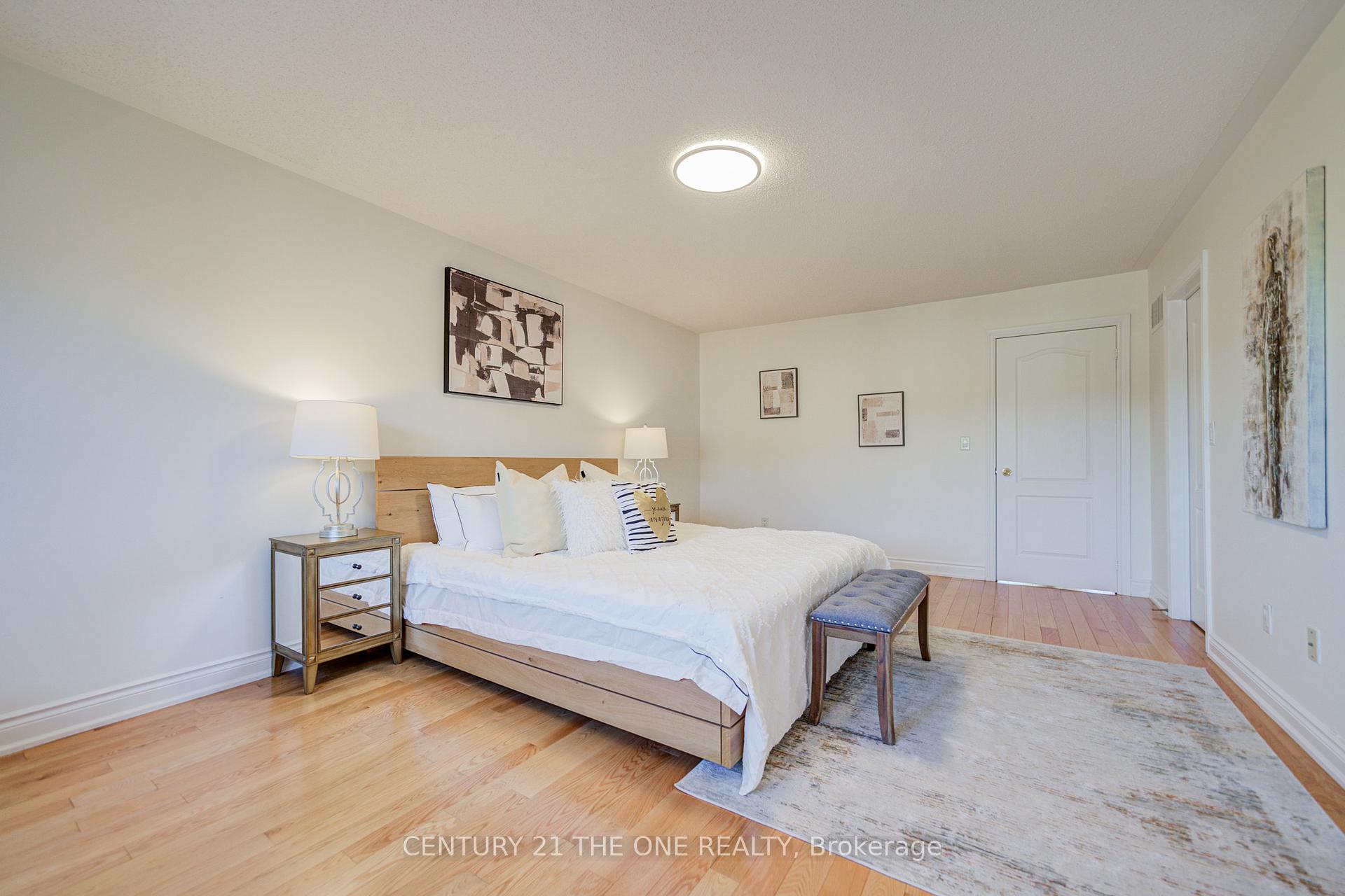 Photo 13 of 46 Mistywood Crescent, Vaughan, Patterson — HOMEH
