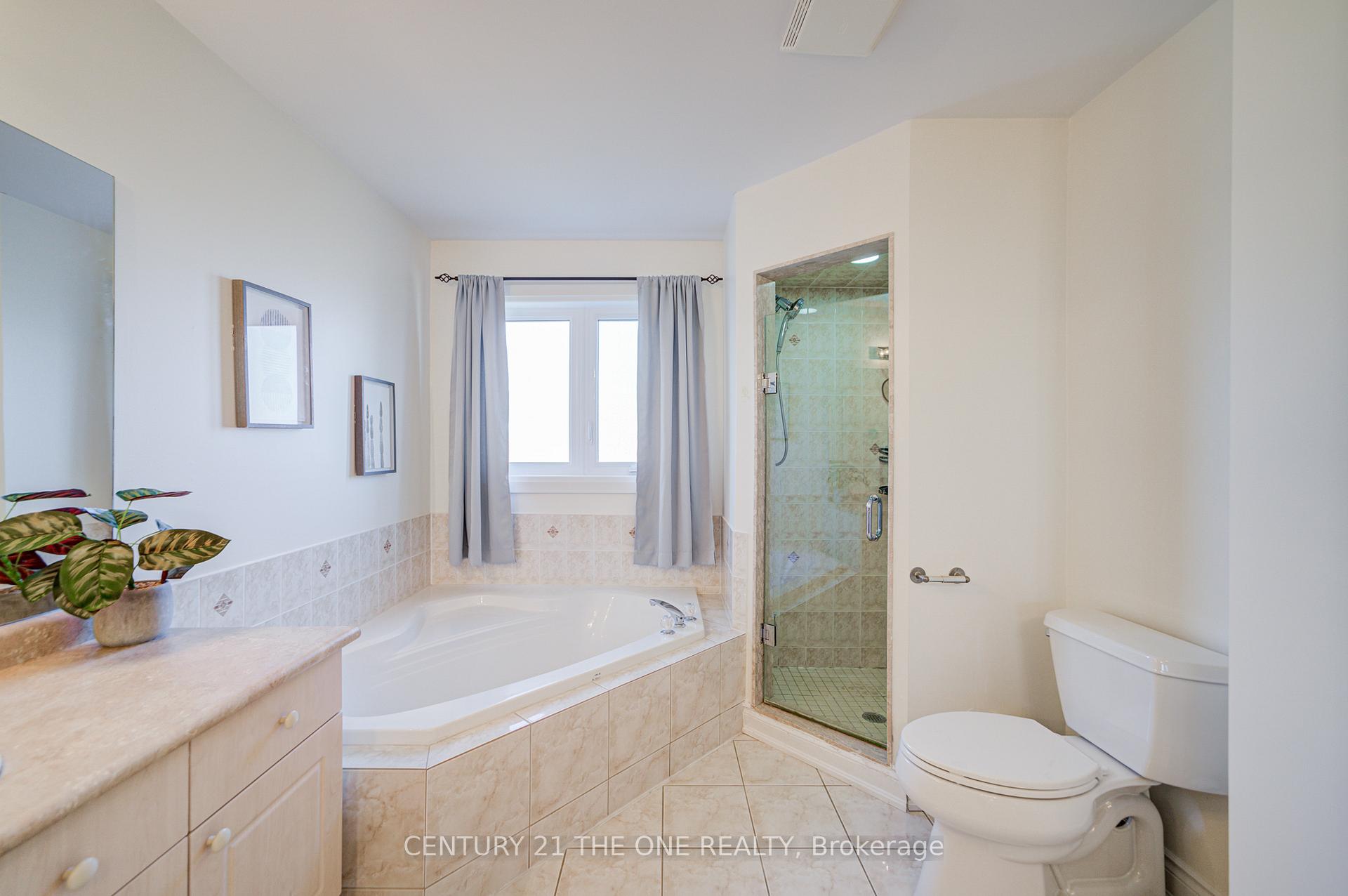 Photo 15 of 46 Mistywood Crescent, Vaughan, Patterson — HOMEH