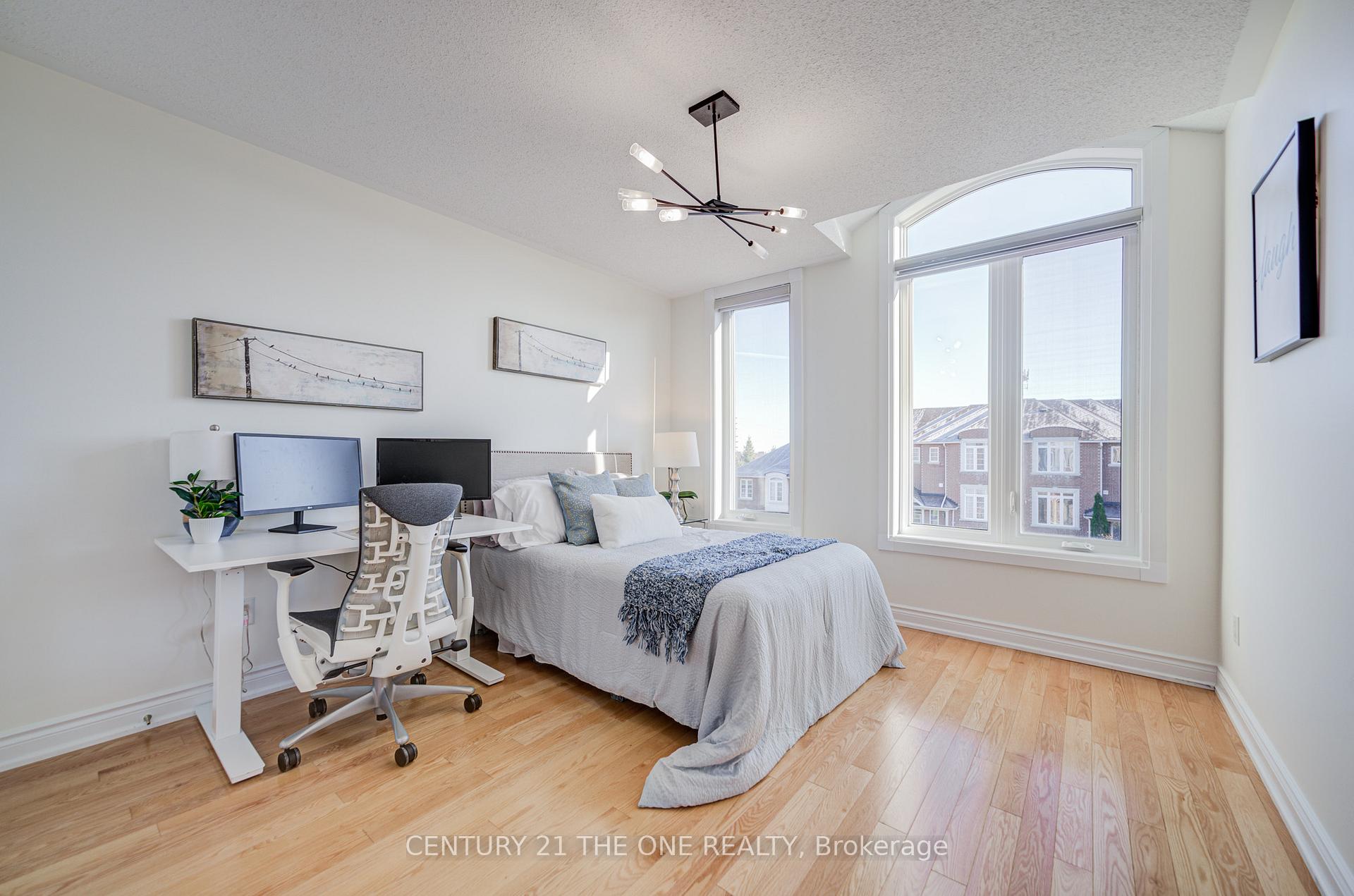 Photo 16 of 46 Mistywood Crescent, Vaughan, Patterson — HOMEH