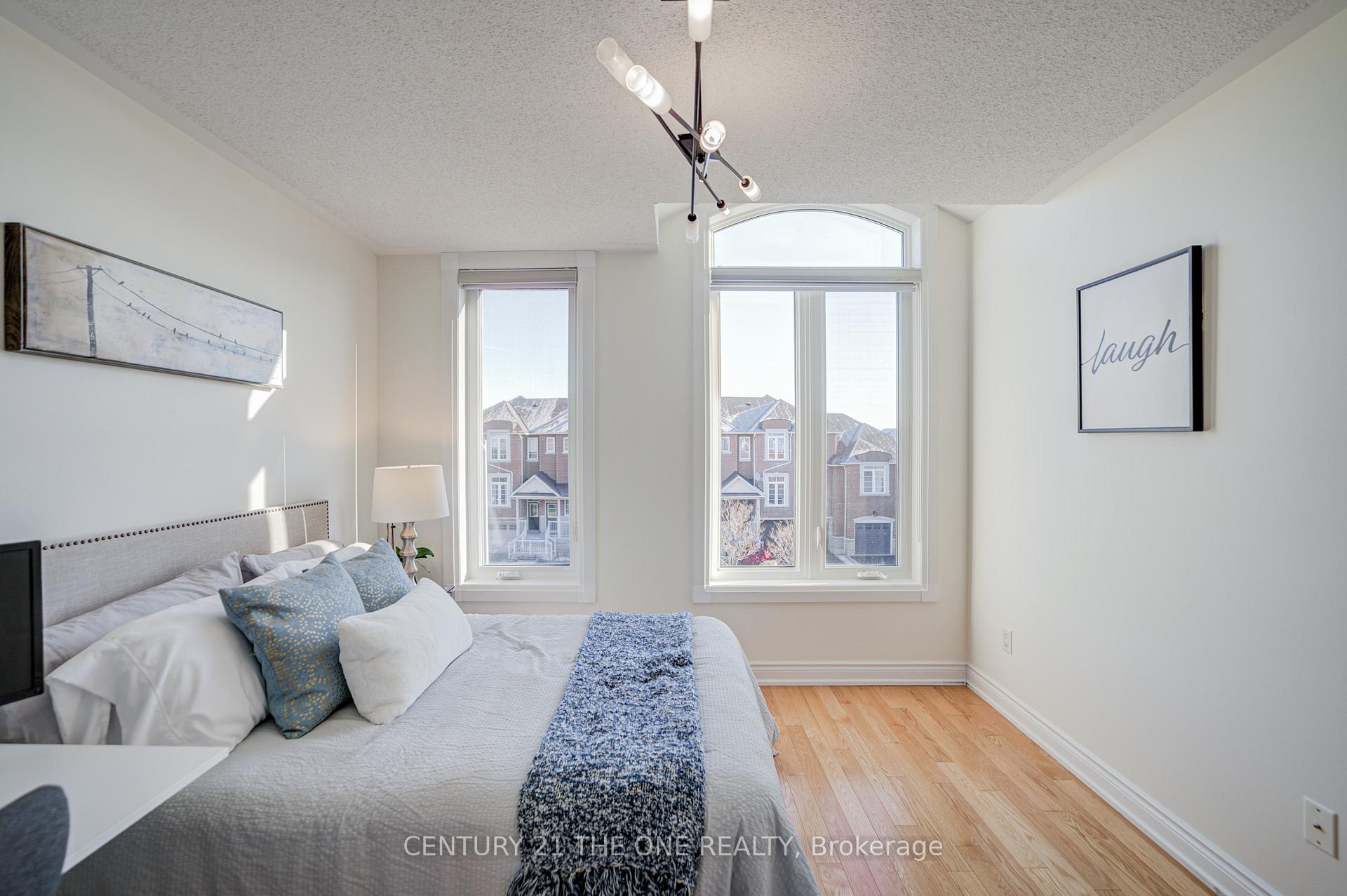 Photo 17 of 46 Mistywood Crescent, Vaughan, Patterson — HOMEH