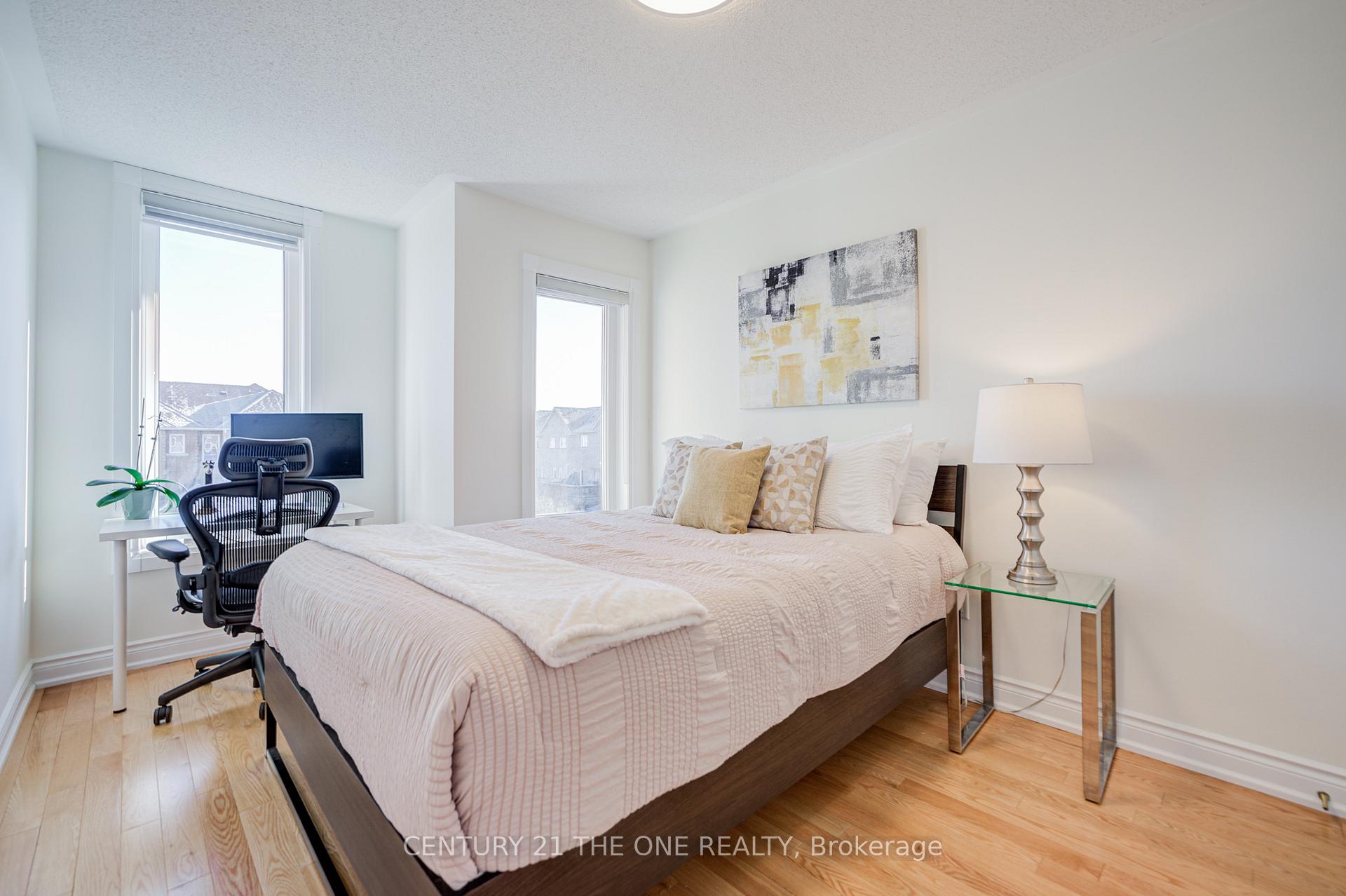Photo 18 of 46 Mistywood Crescent, Vaughan, Patterson — HOMEH