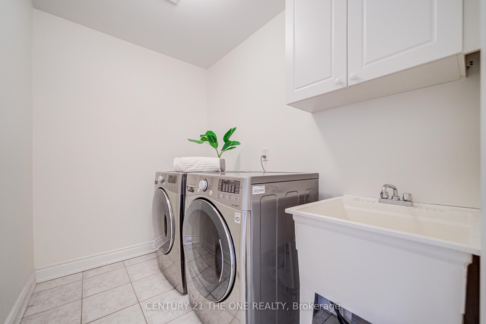 Photo 19 of 46 Mistywood Crescent, Vaughan, Patterson — HOMEH