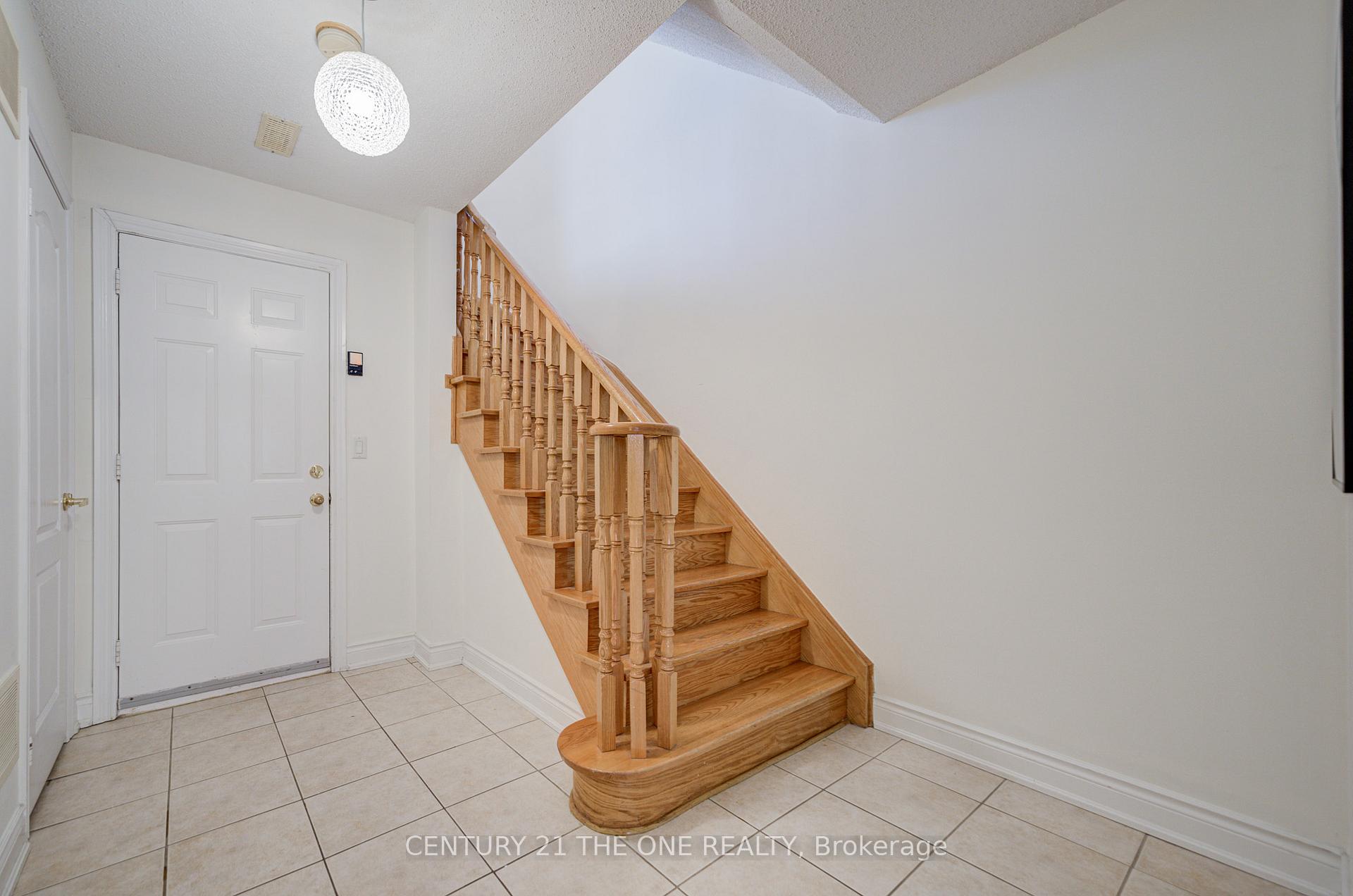 Photo 20 of 46 Mistywood Crescent, Vaughan, Patterson — HOMEH