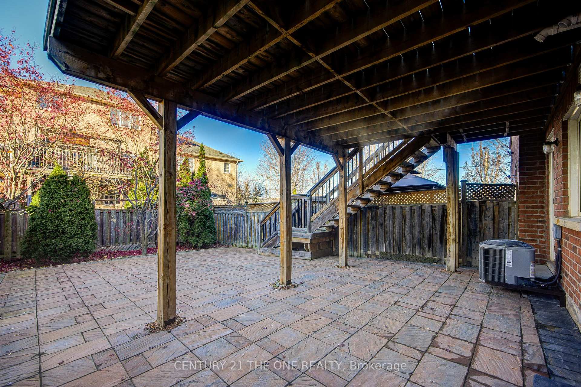 Photo 23 of 46 Mistywood Crescent, Vaughan, Patterson — HOMEH