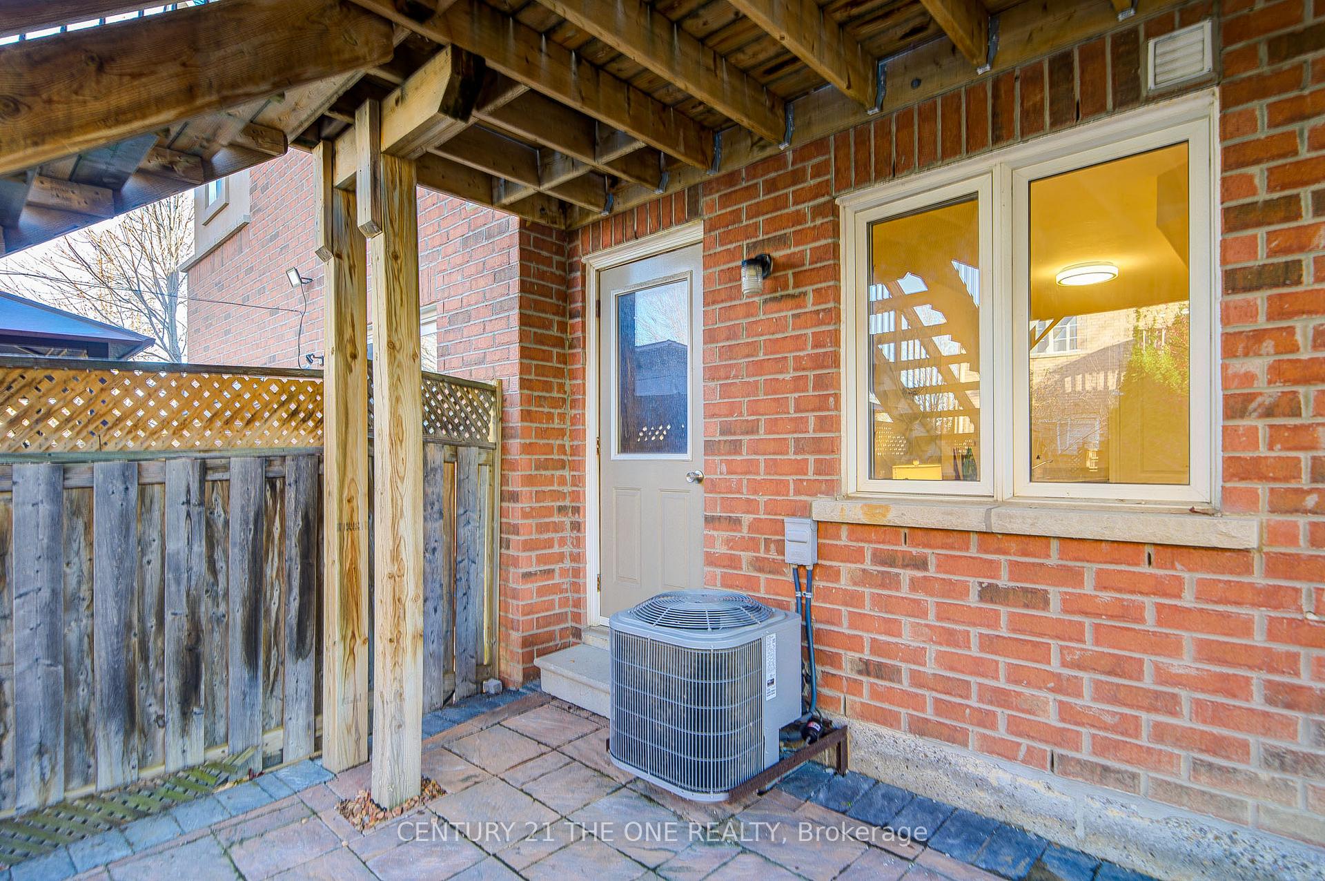Photo 24 of 46 Mistywood Crescent, Vaughan, Patterson — HOMEH