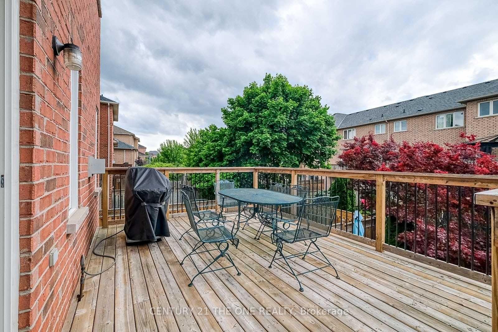 Photo 27 of 46 Mistywood Crescent, Vaughan, Patterson — HOMEH