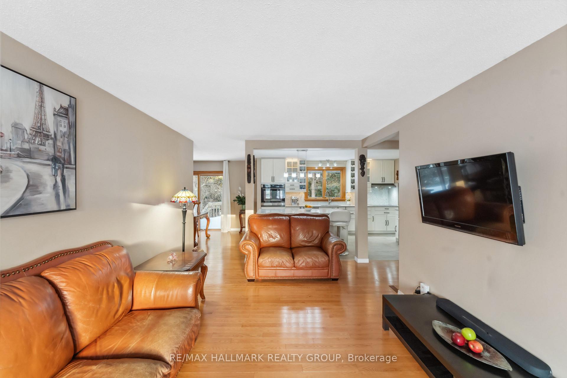 Photo 5 of 619 Clancy Street, Ottawa, Beacon Hill North — HOMEH