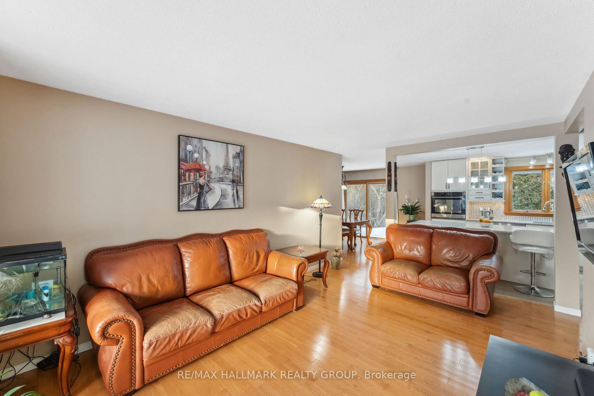 Photo 4 of 619 Clancy Street, Ottawa, Beacon Hill North — HOMEH