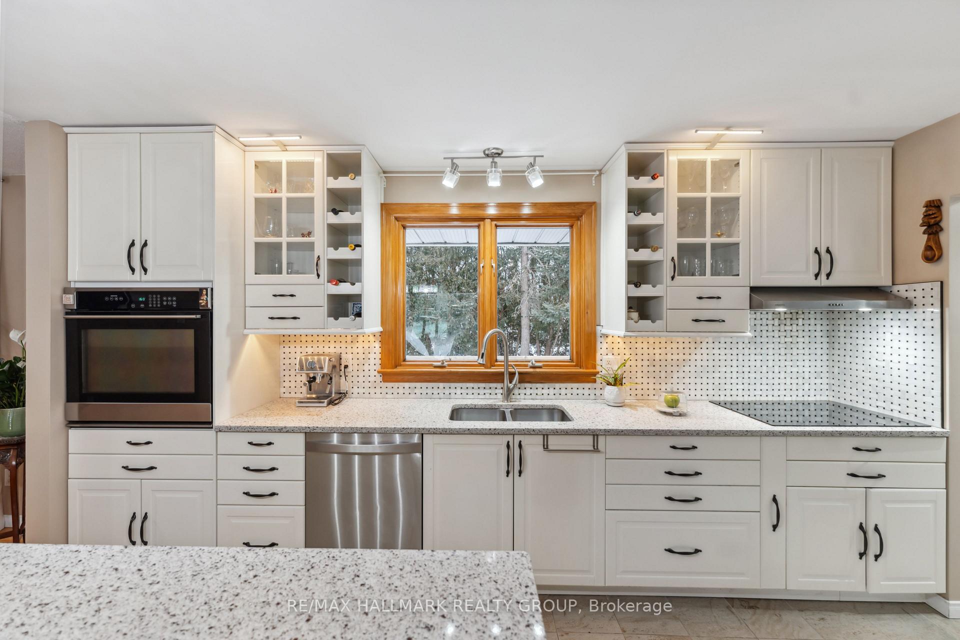 Photo 10 of 619 Clancy Street, Ottawa, Beacon Hill North — HOMEH