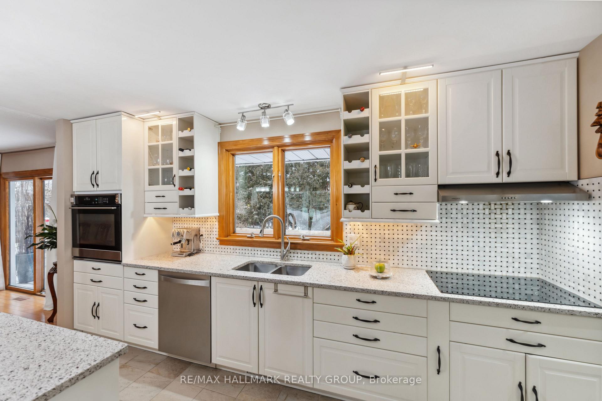 Photo 9 of 619 Clancy Street, Ottawa, Beacon Hill North — HOMEH