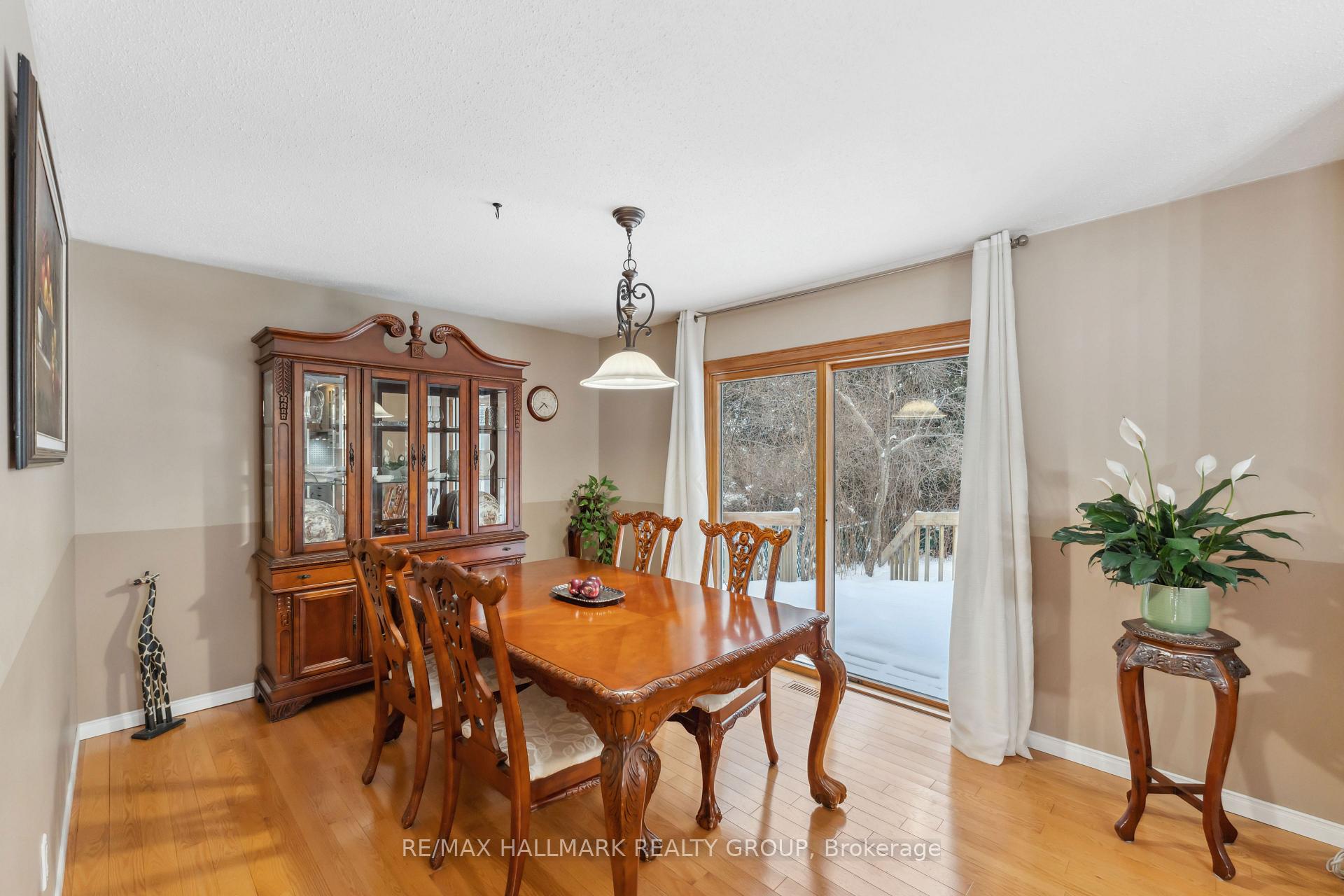 Photo 8 of 619 Clancy Street, Ottawa, Beacon Hill North — HOMEH