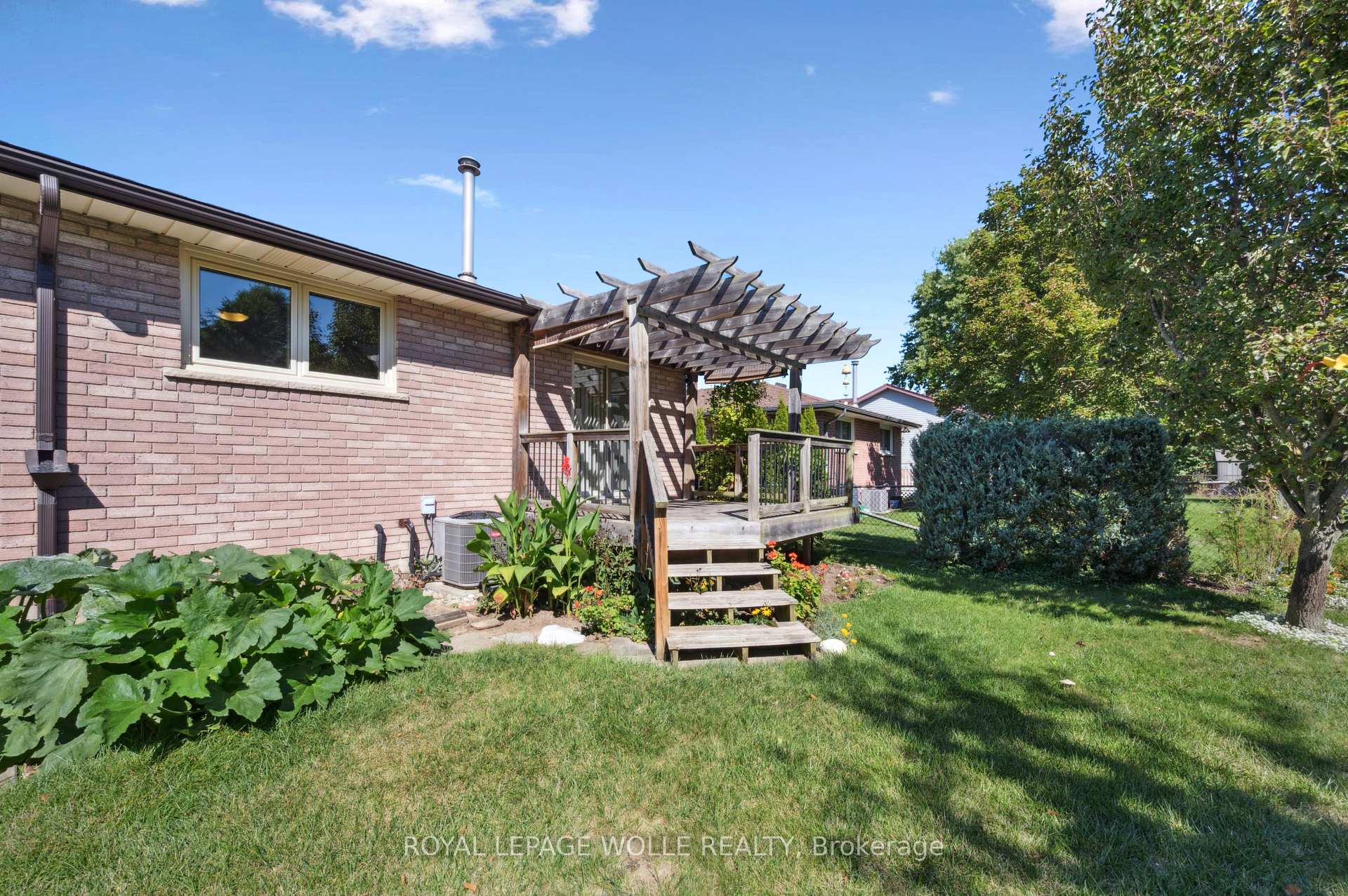 Photo 37 of 319 Conservation Drive, Waterloo — HOMEH