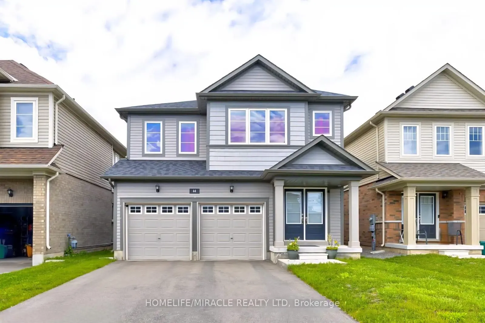 Front of 44 Cottonwood Crescent