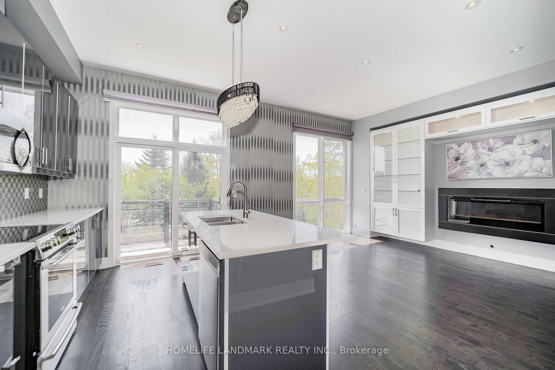 Photo 2 of 8 Crestridge Drive, Vaughan, Patterson — HOMEH
