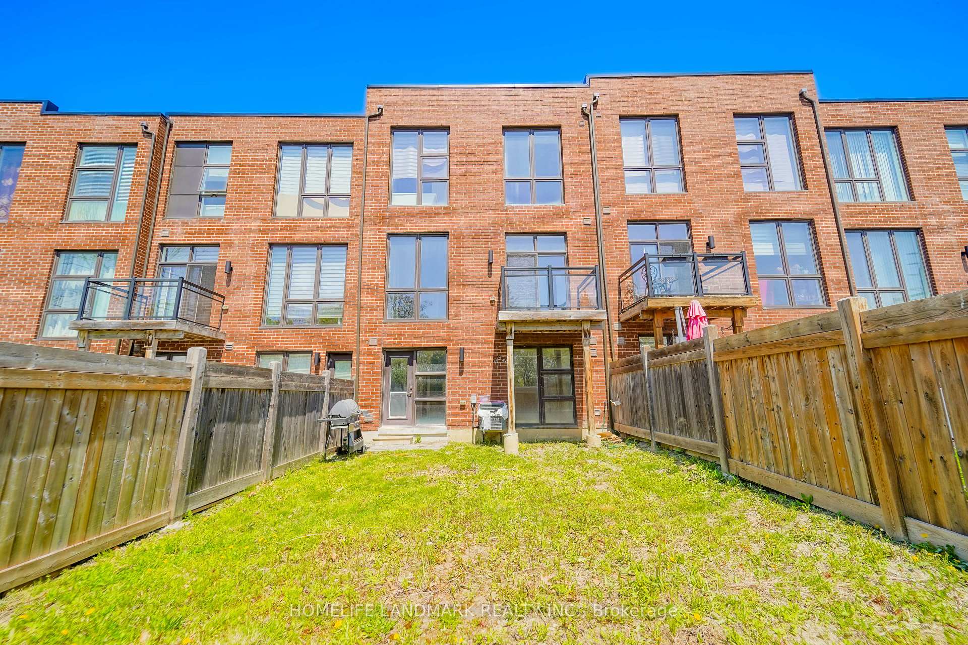 Photo 15 of 8 Crestridge Drive, Vaughan, Patterson — HOMEH