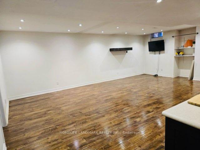 Photo 2 of 211 Zokol Drive, Aurora, Bayview Northeast — HOMEH
