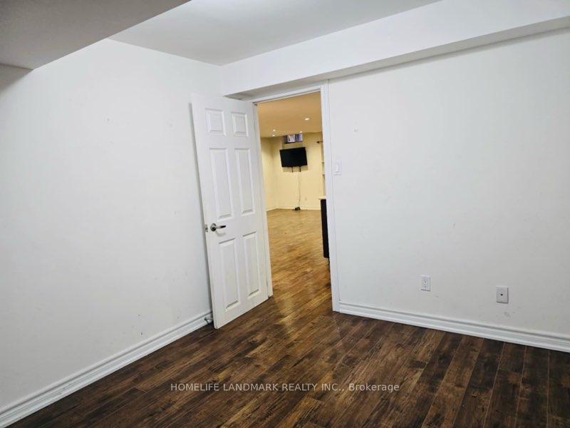 Photo 3 of 211 Zokol Drive, Aurora, Bayview Northeast — HOMEH
