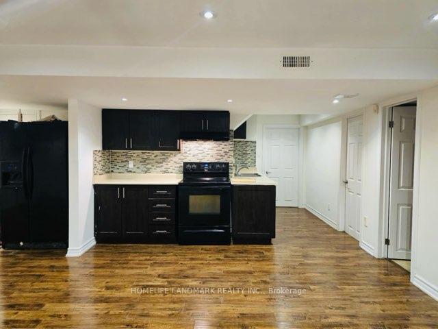Photo 4 of 211 Zokol Drive, Aurora, Bayview Northeast — HOMEH