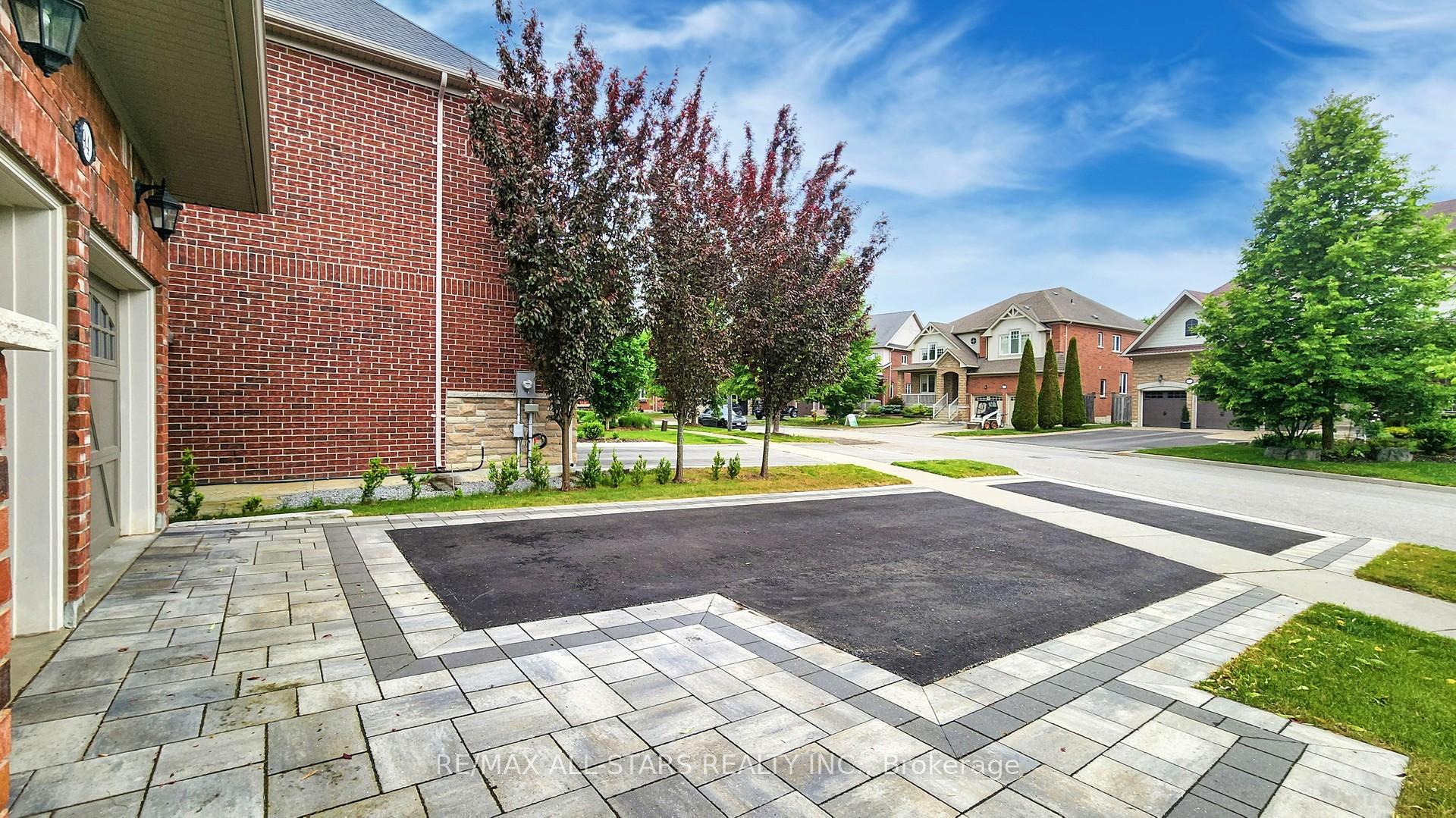 Photo 2 of 94 Campbell Drive S, Uxbridge — HOMEH