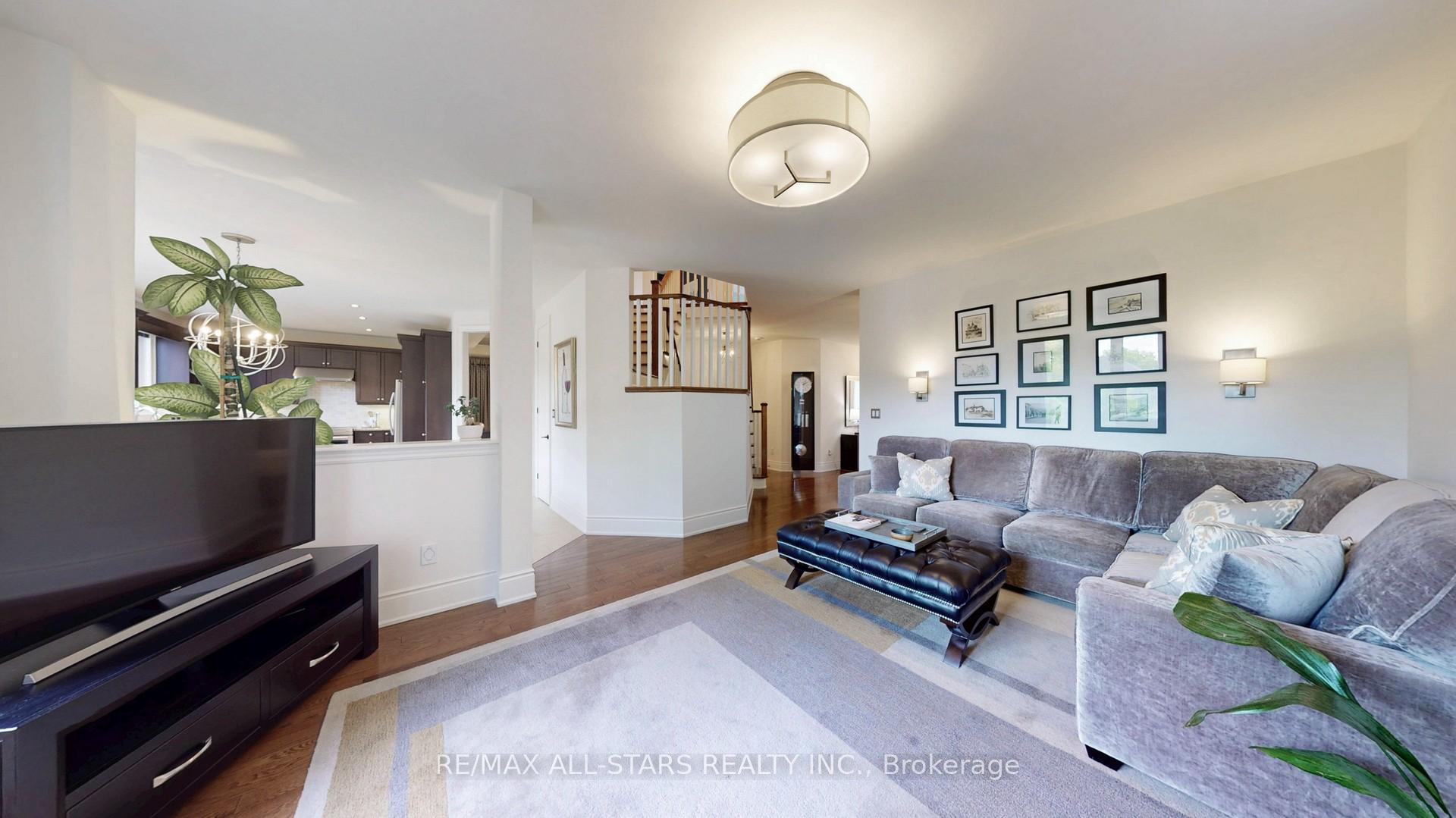 Photo 7 of 94 Campbell Drive S, Uxbridge — HOMEH