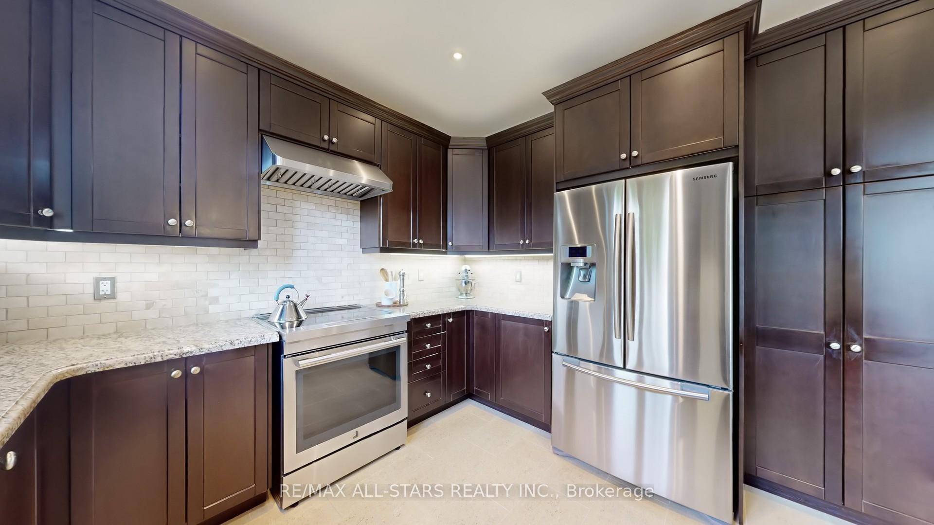 Photo 12 of 94 Campbell Drive S, Uxbridge — HOMEH