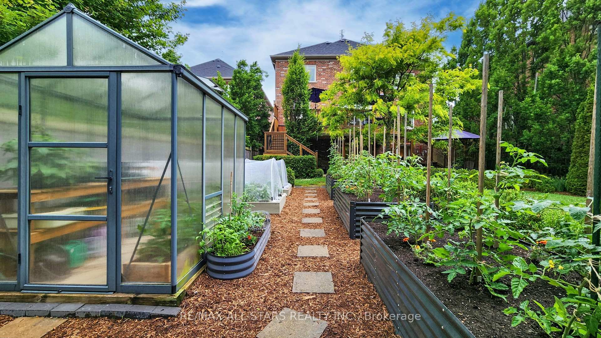 Photo 43 of 94 Campbell Drive S, Uxbridge — HOMEH