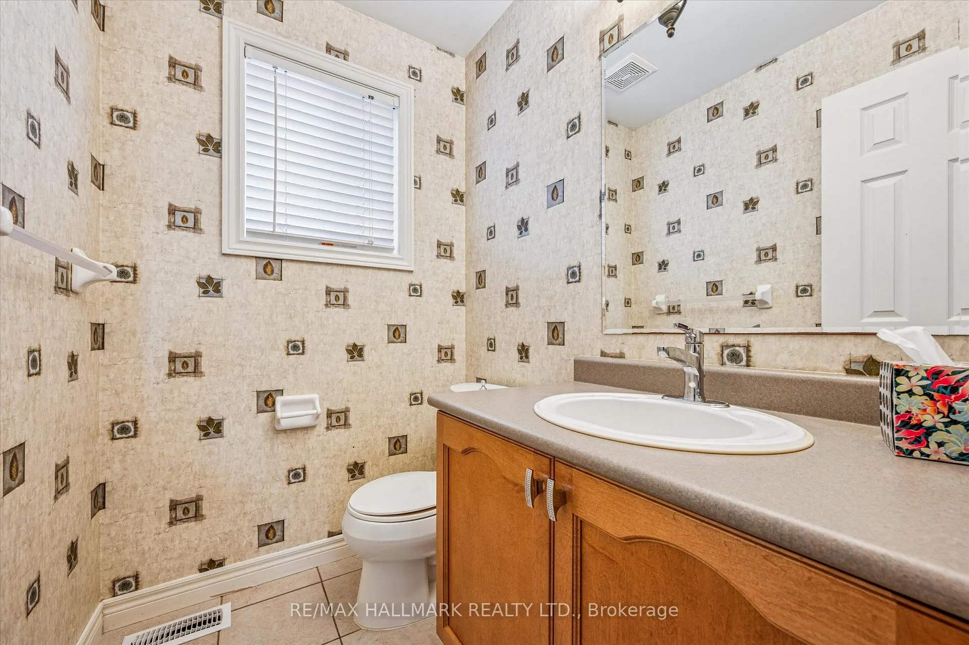 Photo 14 of 503 Brigantine Drive, Waterloo — HOMEH